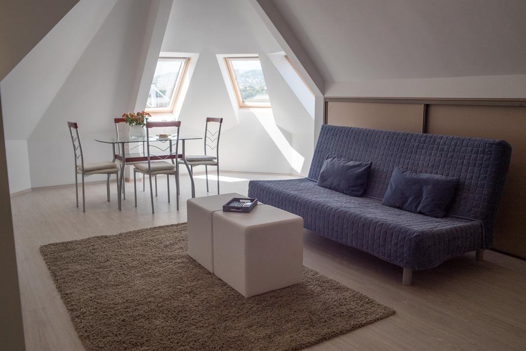 דירות בודפשט Flat With Unforgettable View מראה חיצוני תמונה