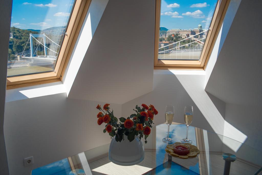 דירות בודפשט Flat With Unforgettable View מראה חיצוני תמונה